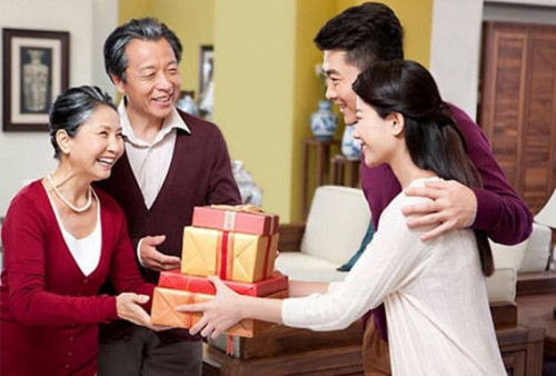 Quà tặng cha mẹ dịp Vu Lan không chỉ là món đồ mà còn là tấm lòng con gửi đến đấng sinh thành
