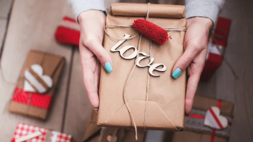 Tặng quà sinh nhật cho bạn trai là cách bạn gửi gắm tình cảm, sự thấu hiểu và mong muốn được đồng hành cùng anh ấy lâu dài
