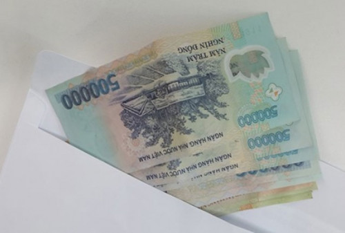Đi dự khai trương có nên tặng tiền hay không còn tùy thuộc vào mối quan hệ và phong tục
