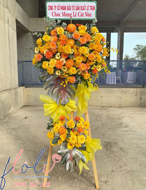 Hoa mừng lễ cất nóc là biểu tượng của may mắn, thịnh vượng và lời chúc công trình bền vững