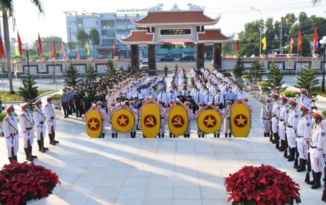 hoa viếng nghĩa trang liệt sĩ