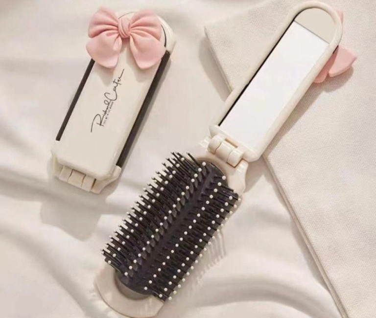 dùng bộ gương lược mini làm quà tặng sinh nhật crush nữ