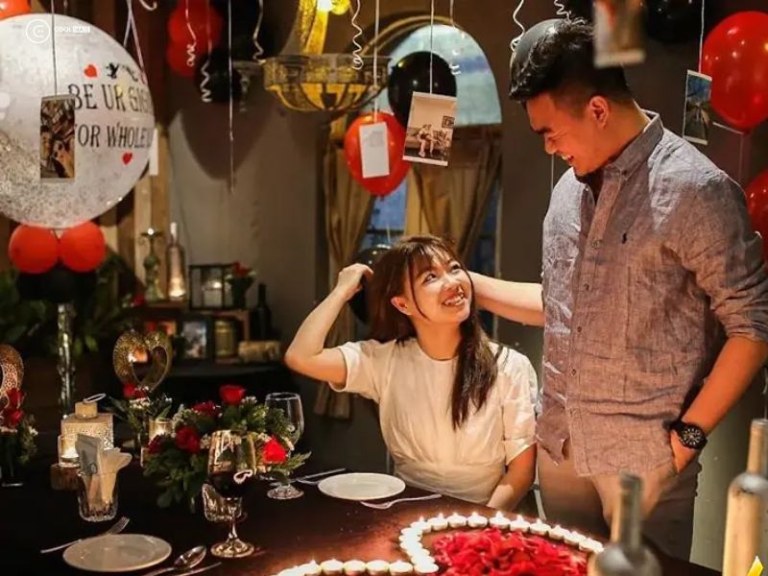 quà sinh nhật cho bạn gái với bữa tối lãng mạn
