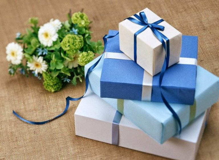 cách chọn quà sinh nhật cho bạn gái