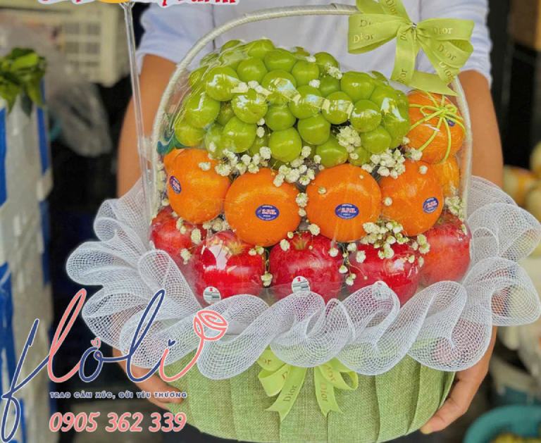 Giỏ trái cây tươi đẹp là quà tặng khai trương quán ăn giá rẻ