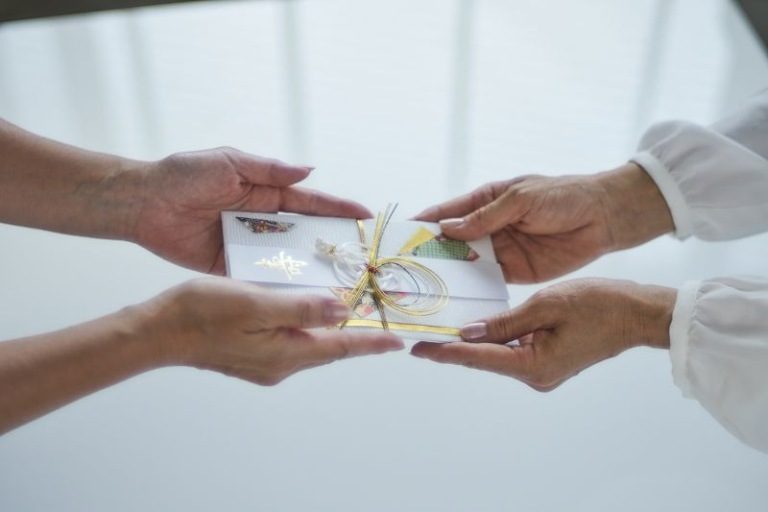 có nên tặng tiền mừng khai trương quán ăn