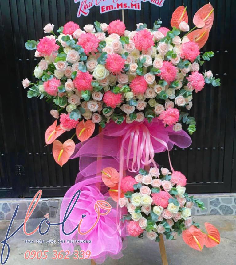 kệ hoa tươi sang trọng làm quà tặng khai trương quán ăn