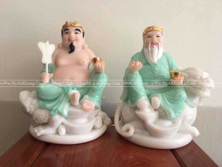 Tượng Thần Tài Ông Địa bằng gốm sứ làm quà tặng khai trương quán ăn