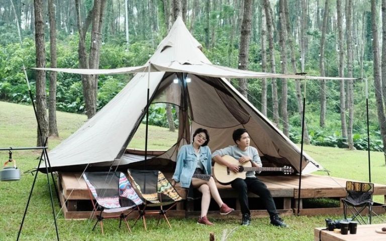 quà tặng sinh nhật cho bạn trai với buổi cắm trại