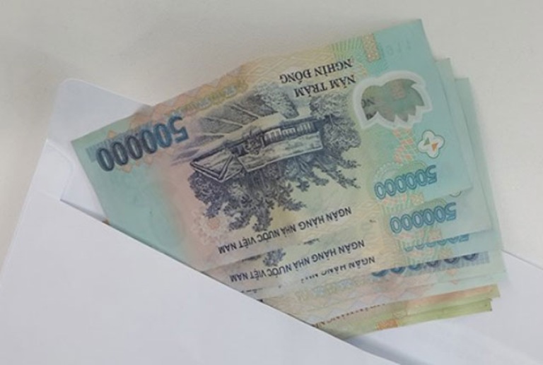 đi dự khai trương có nên tặng tiền