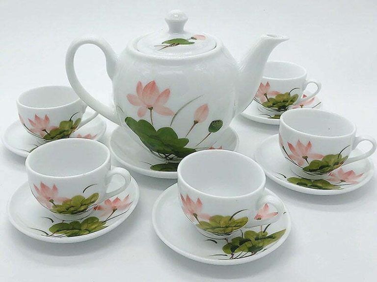 mua quà sinh nhật tặng mẹ chồng là bộ ấm sứ cao cấp