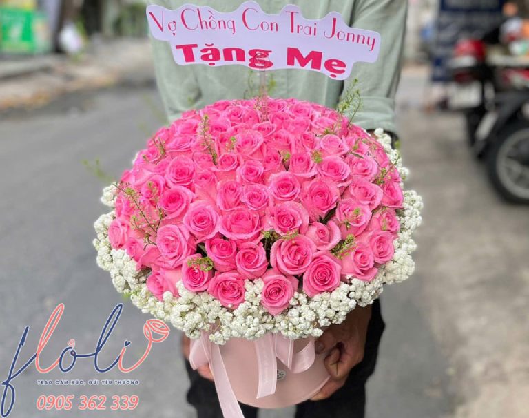 quà tặng mẹ chồng ngày sinh nhật là bó hoa tươi