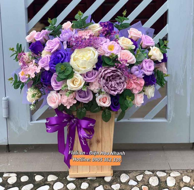 quà tặng khai trương quán cà phê với lẵng hoa sáp