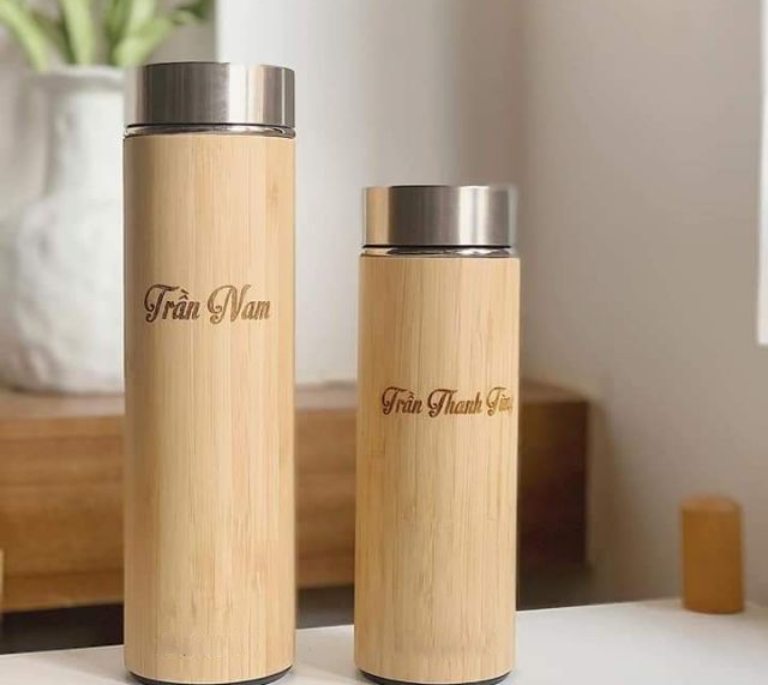 bình giữ nhiệt khắc tên làm quà tặng tốt nghiệp cho nam