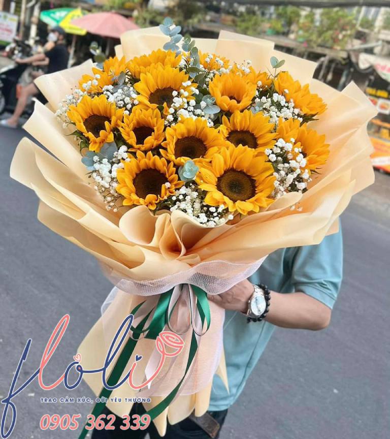 bó hoa tươi trang nhã làm quà tặng tốt nghiệp cho bạn nam