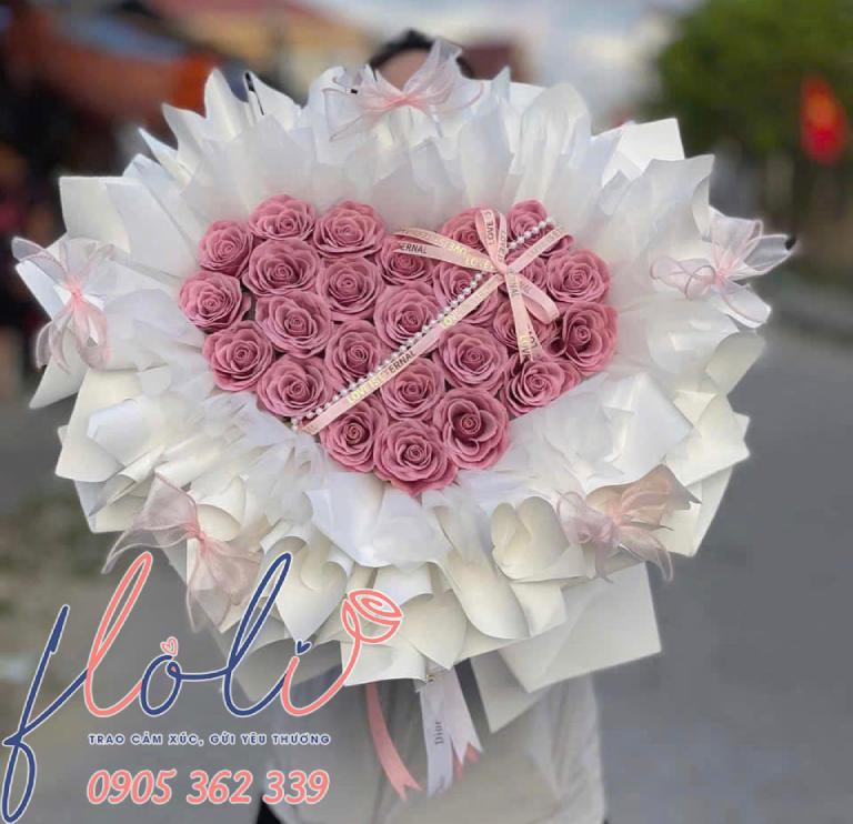 bó hoa sáp làm quà tặng vợ mới sinh