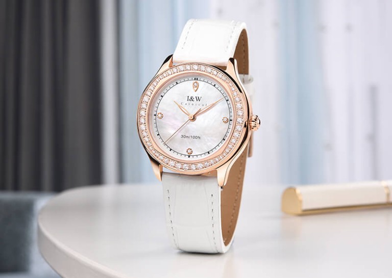 Món quà kỷ niệm ngày cưới cho vợ là đồng hồ đeo tay