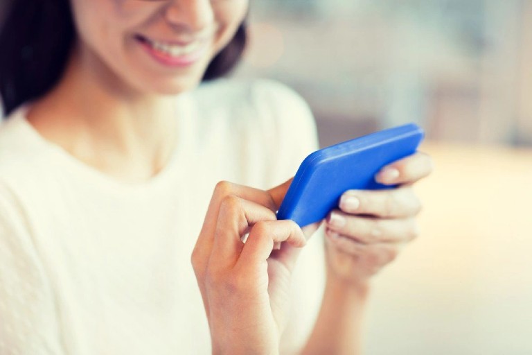 Món quà kỷ niệm ngày cưới cho vợ là điện thoại mới