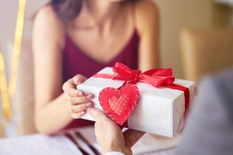 cách tặng quà valentine cho vợ ý nghĩa