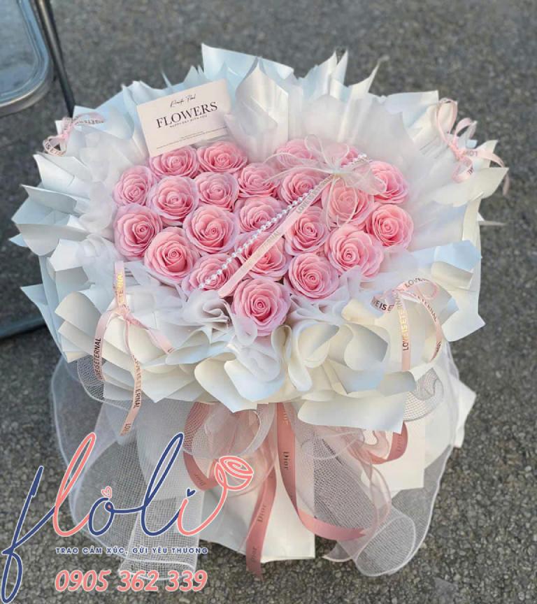 Bó hoa sáp là món quà Valentine ý nghĩa cho vợ 