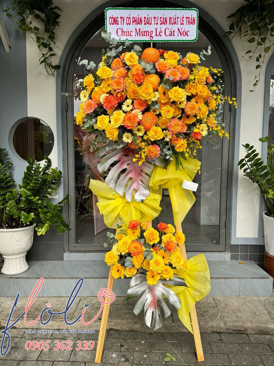 Lẵng kệ hoa hướng dương mừng lễ cất nóc