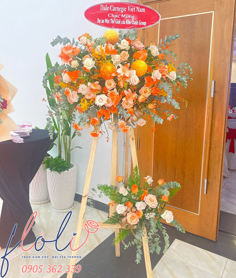 Mẫu kệ hoa hồng phần chúc mừng lễ cất nóc