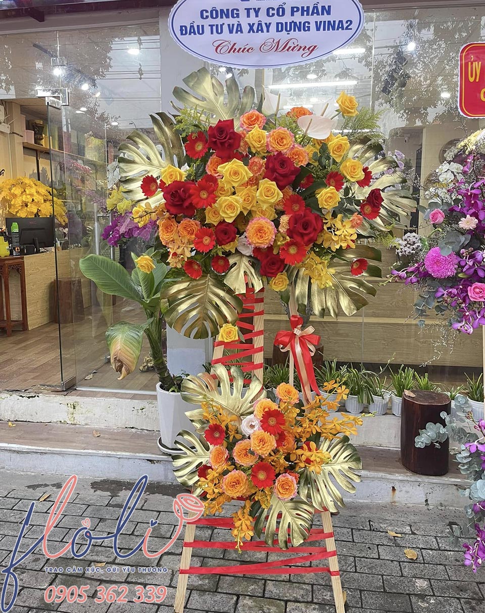 Mẫu kệ hoa mừng lễ cất nóc đẹp từ hồng đỏ mix đồng tiền 